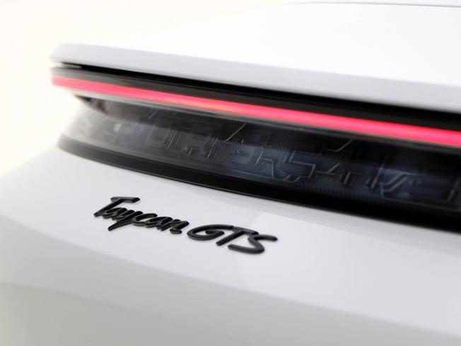 PORSCHE Taycan Photo 23
