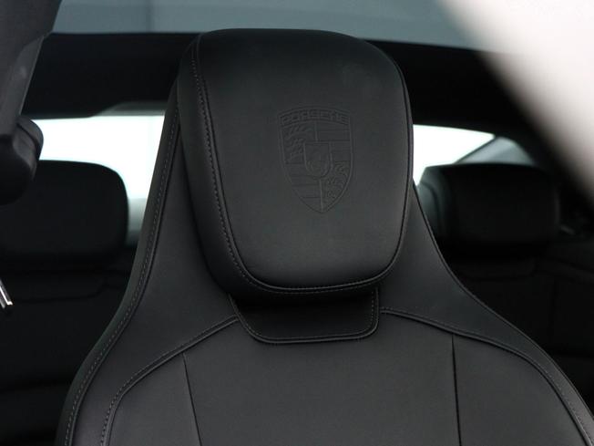 PORSCHE Taycan Photo 30