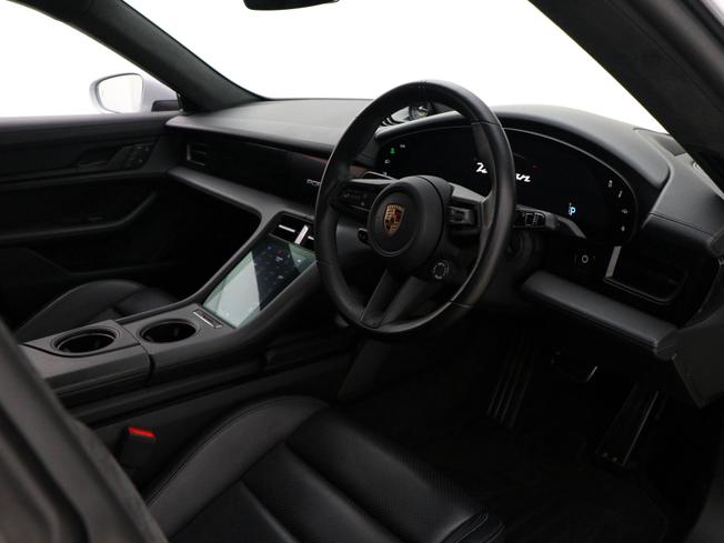 PORSCHE Taycan Photo 31