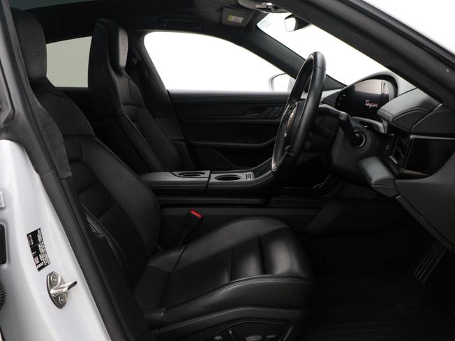 PORSCHE Taycan Photo 32