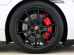 PORSCHE Taycan Photo 4