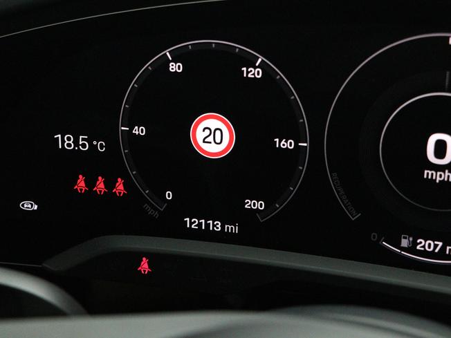 PORSCHE Taycan Photo 42