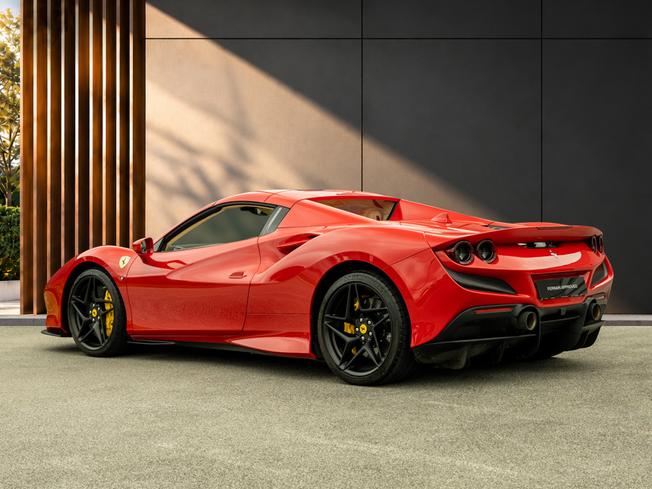 FERRARI F8 Photo 10