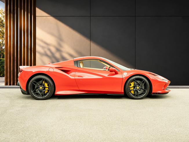 FERRARI F8 Photo 11