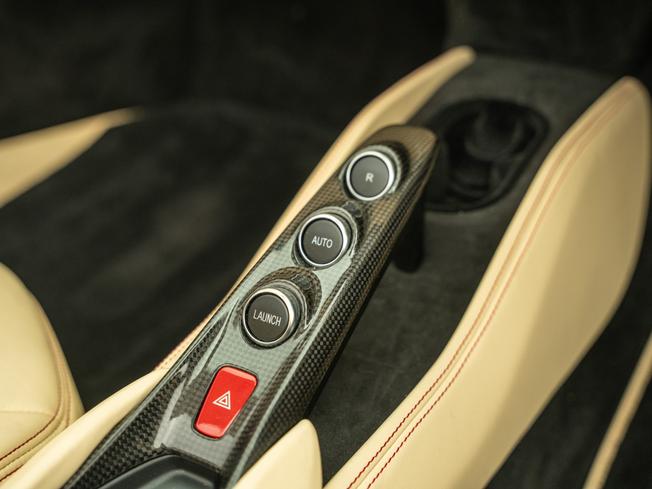 FERRARI F8 Photo 16