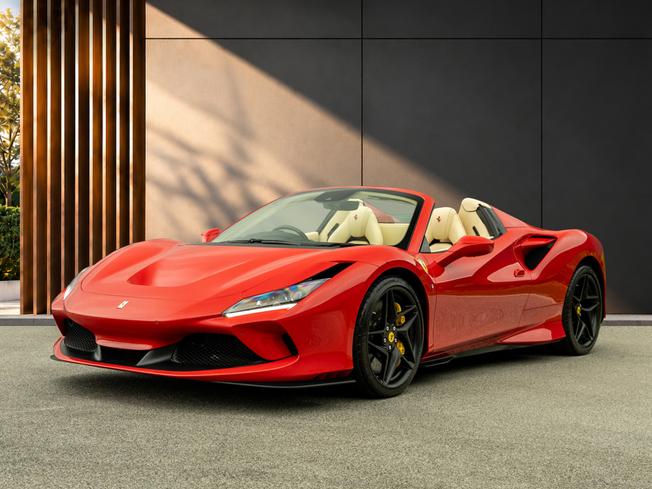 FERRARI F8 Photo 2