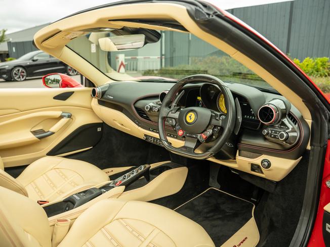 FERRARI F8 Photo 20