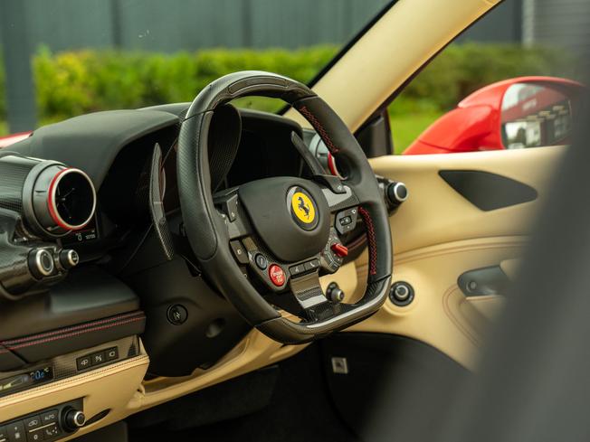FERRARI F8 Photo 28