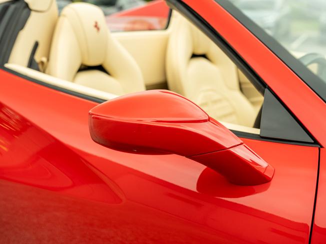 FERRARI F8 Photo 32