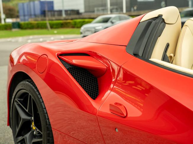 FERRARI F8 Photo 33