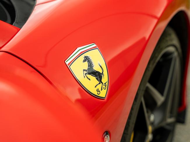 FERRARI F8 Photo 34