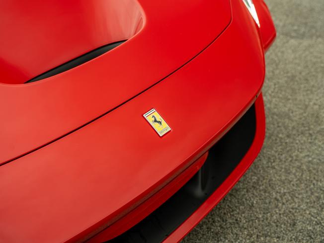 FERRARI F8 Photo 35