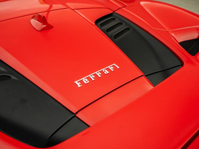 FERRARI F8 Photo 37