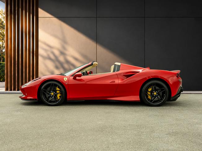 FERRARI F8 Photo 6