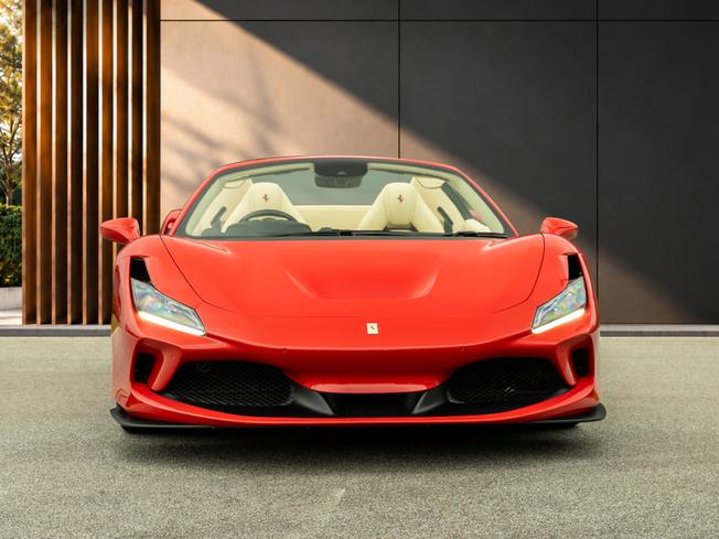 FERRARI F8 Photo 7