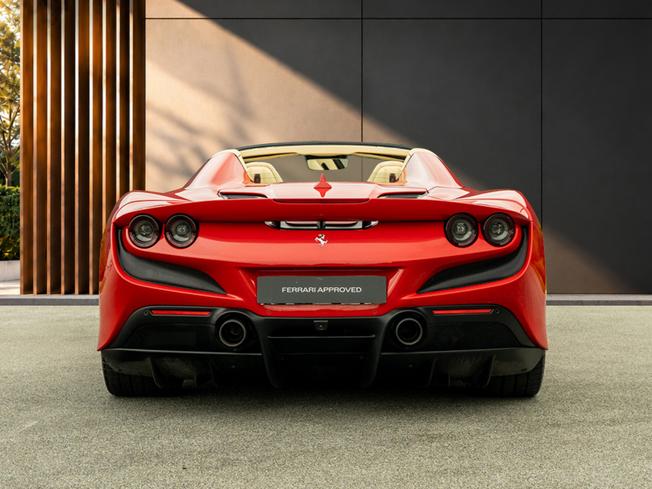 FERRARI F8 Photo 8