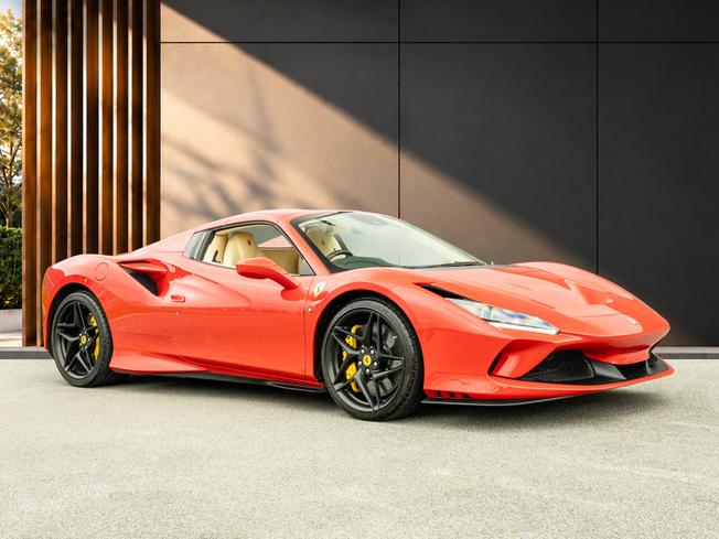 FERRARI F8 Photo 9