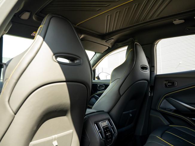 ASTON MARTIN DBX Photo 26