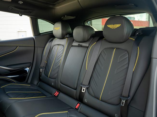 ASTON MARTIN DBX Photo 27