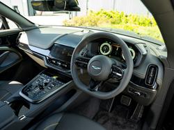 ASTON MARTIN DBX Photo 3
