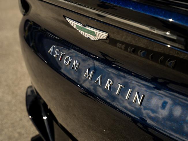 ASTON MARTIN DBX Photo 38