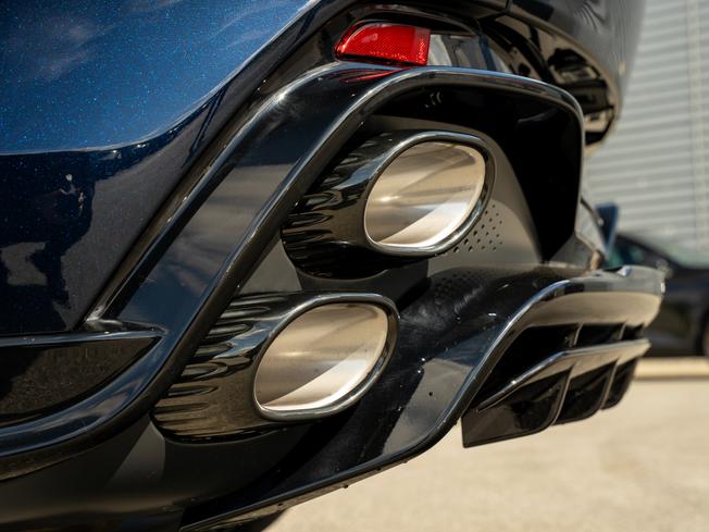 ASTON MARTIN DBX Photo 39