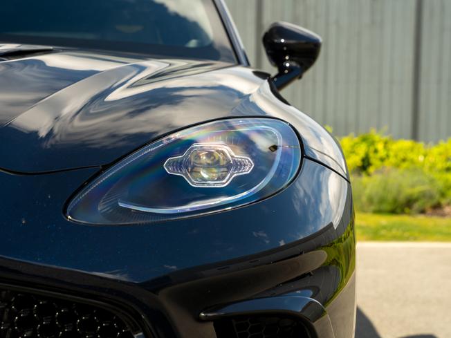 ASTON MARTIN DBX Photo 40