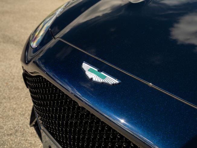 ASTON MARTIN DBX Photo 41