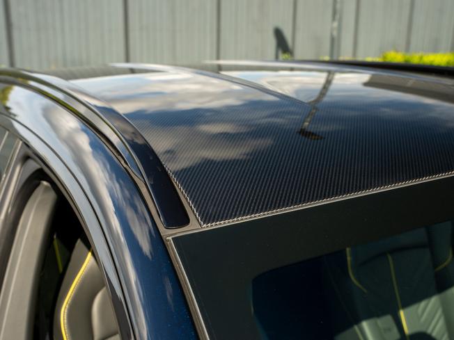 ASTON MARTIN DBX Photo 42