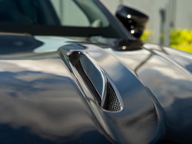 ASTON MARTIN DBX Photo 43