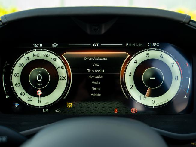 ASTON MARTIN DBX Photo 6