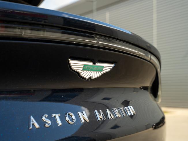 ASTON MARTIN DBX Photo 7