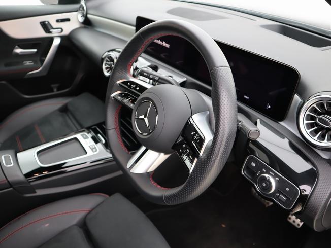 MERCEDES-BENZ A Class Photo 11