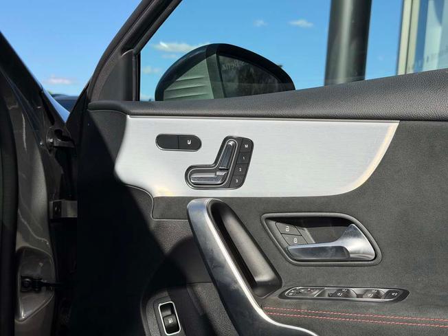 MERCEDES-BENZ A Class Photo 19