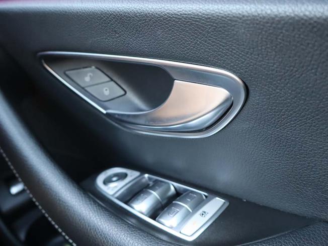 MERCEDES-BENZ E Class Photo 25