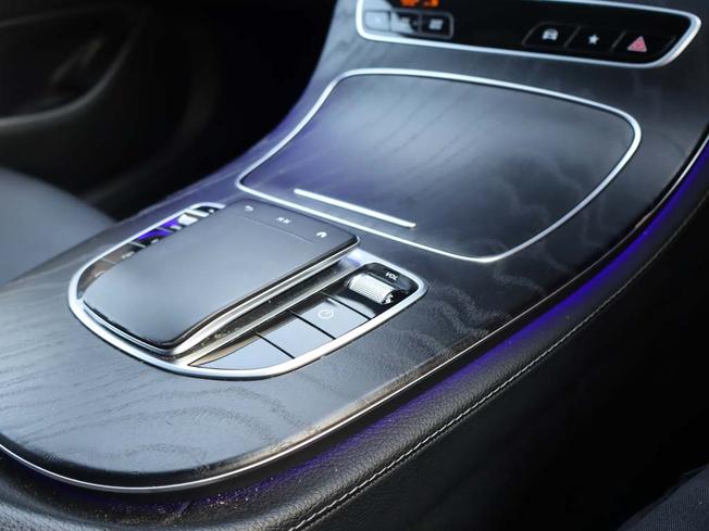 MERCEDES-BENZ E Class Photo 31
