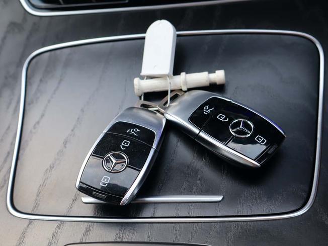 MERCEDES-BENZ E Class Photo 49