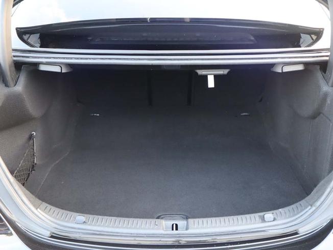 MERCEDES-BENZ E Class Photo 9