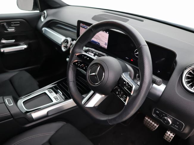 Mercedes-Benz GLB Photo 12