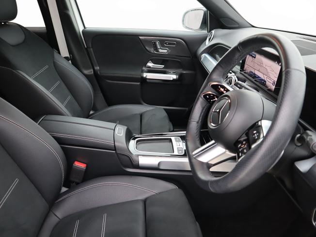 Mercedes-Benz GLB Photo 14