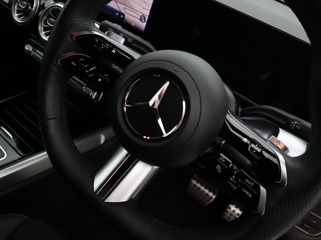 Mercedes-Benz GLB Photo 15