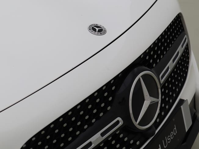 Mercedes-Benz GLB Photo 18