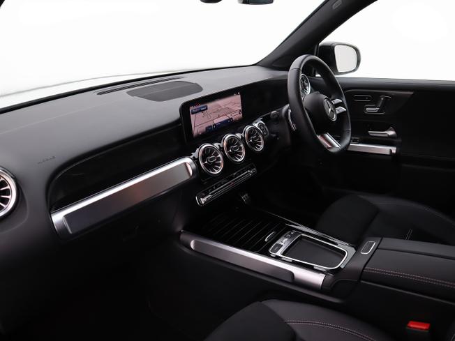 Mercedes-Benz GLB Photo 21