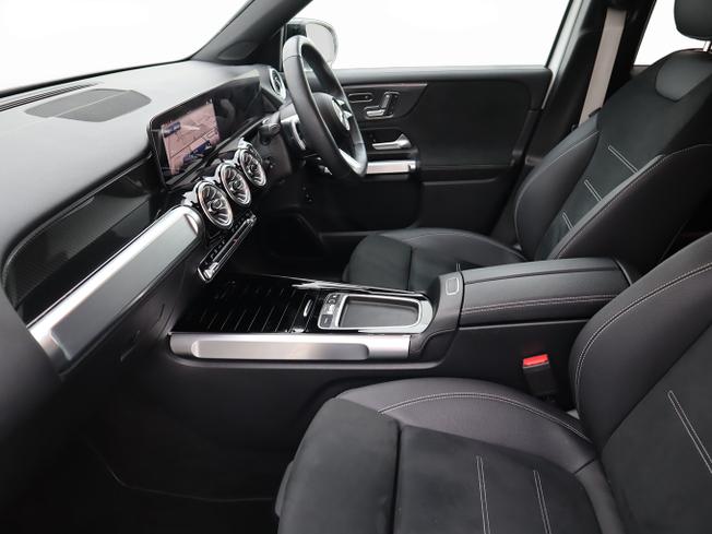 Mercedes-Benz GLB Photo 22