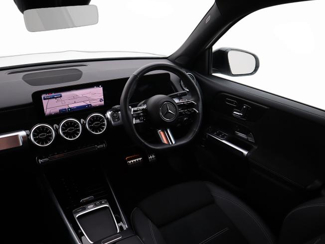 Mercedes-Benz GLB Photo 25