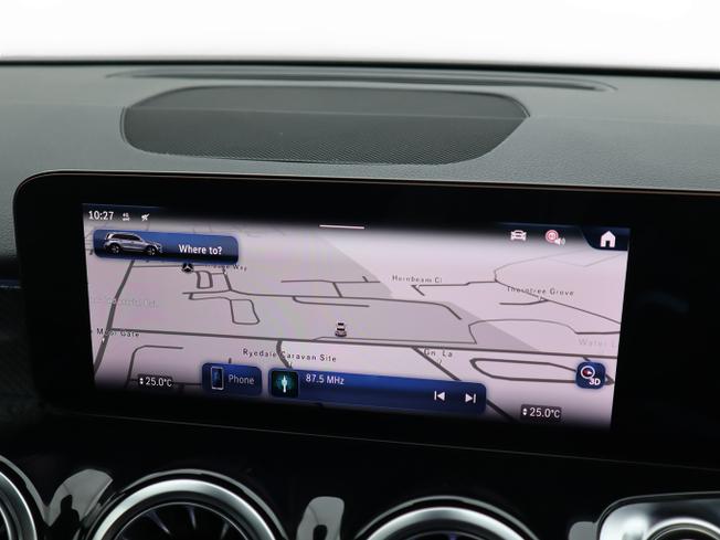 Mercedes-Benz GLB Photo 26