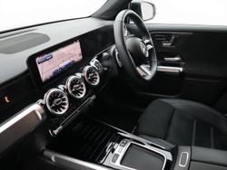 Mercedes-Benz GLB Photo 3