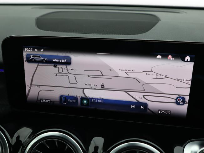 Mercedes-Benz GLB Photo 31