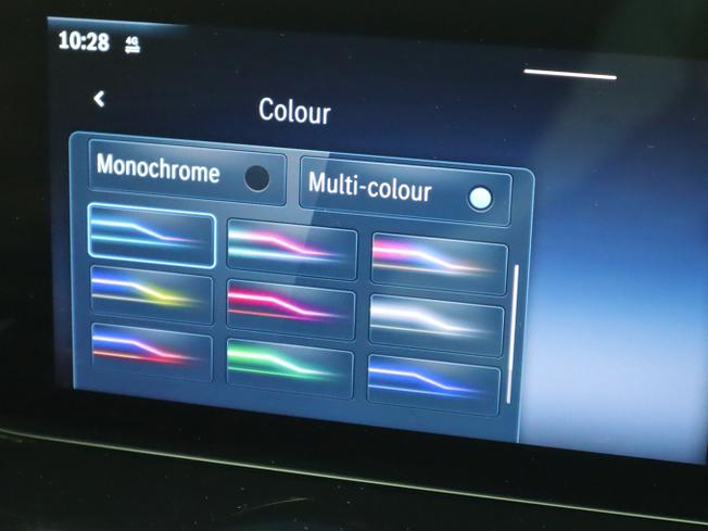 Mercedes-Benz GLB Photo 35