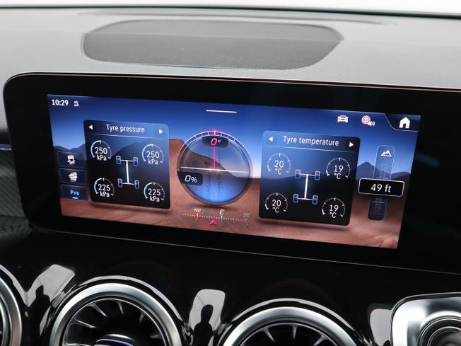 Mercedes-Benz GLB Photo 36